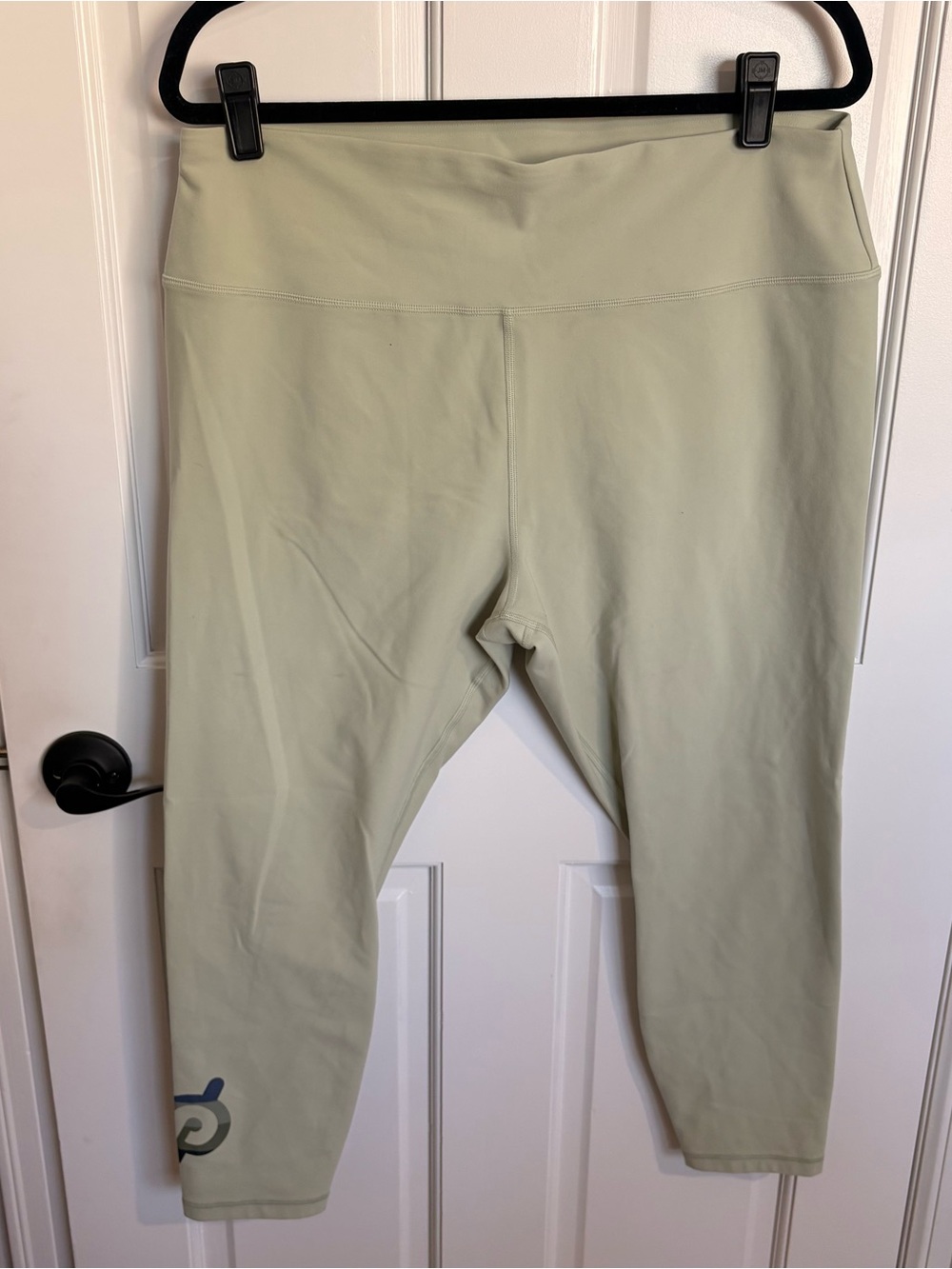 Peloton Sage Green Cropped Calf Length Activewear Leggings Biking Pants